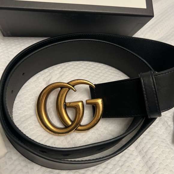 Gucci Black Leather Belt with Gold GG Emblem - Picture 1 of 4